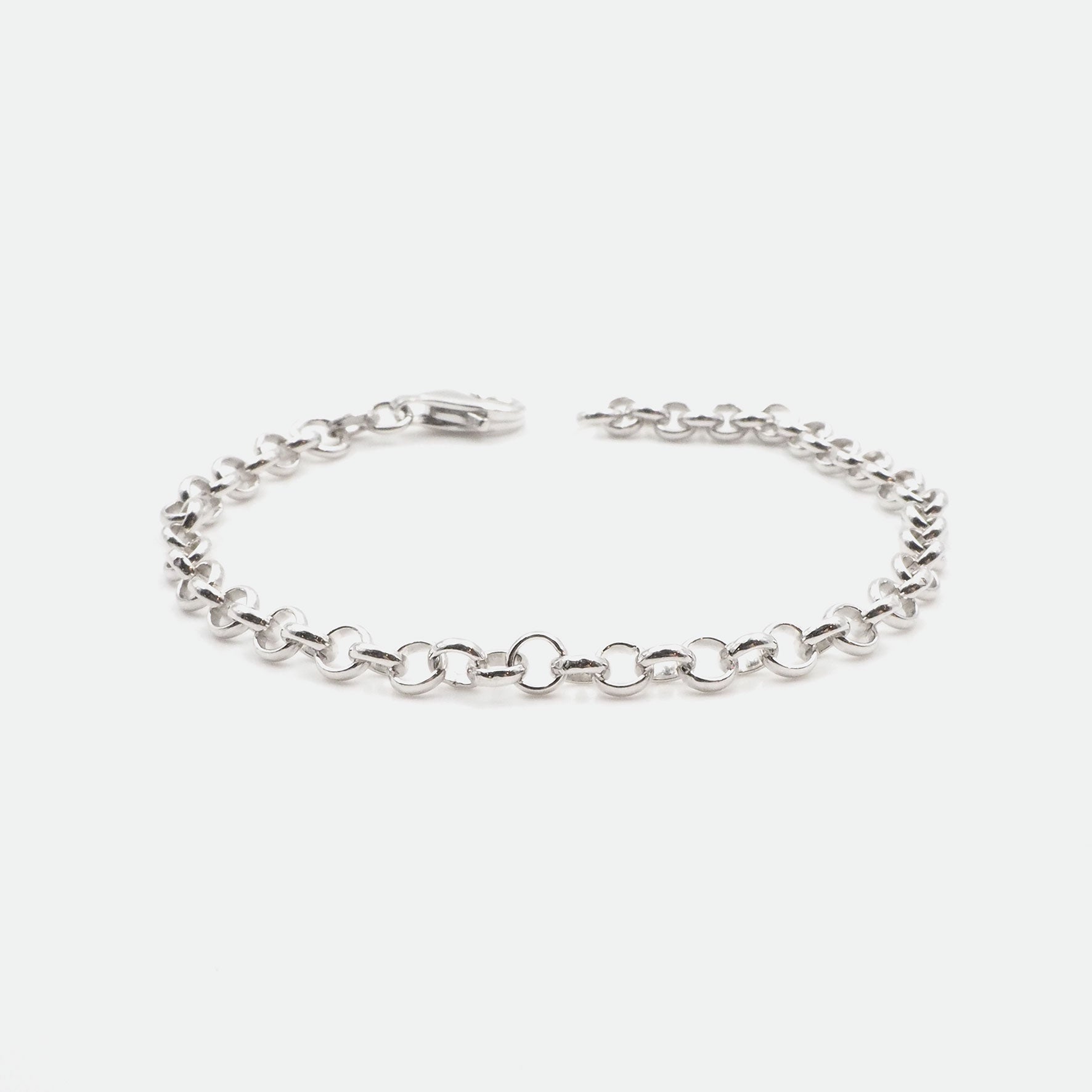 Silber Armbaender fuer Damen jetzt kaufen in unserem Onlineshop oder vor Ort in unserer Filiale in Basel